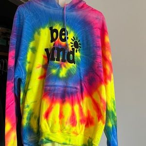 Hooded women’s tye dyed sweatshirt with pockets